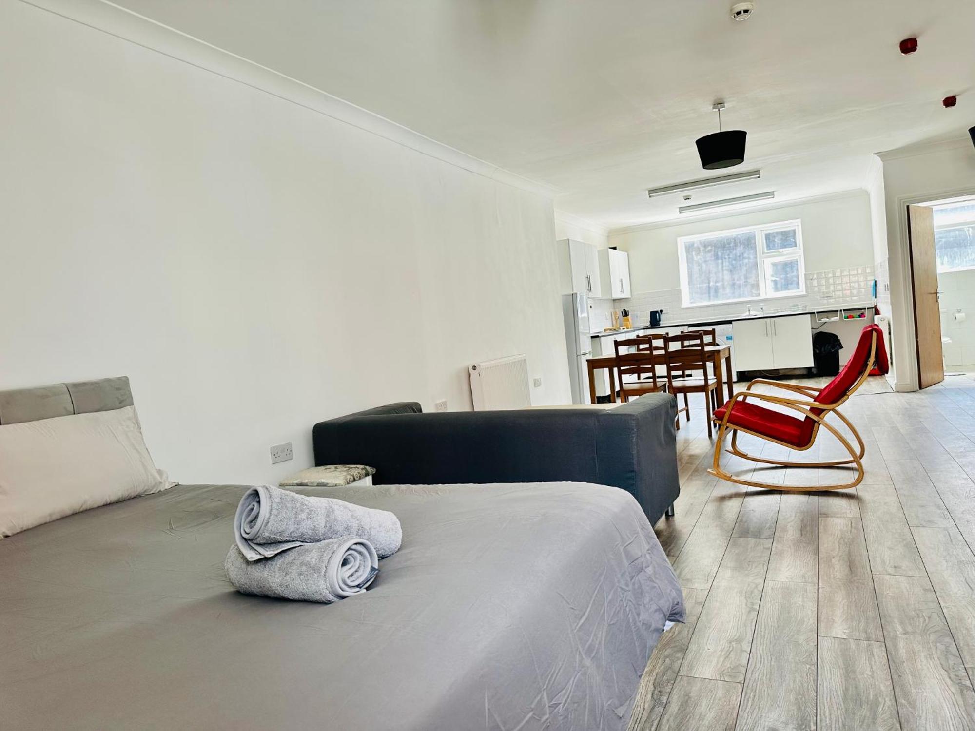 Spacious And Affordable City Center Two Beds Flat Swansea Eksteriør billede